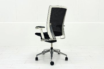ヴェントチェア イトーキ Vento 2018年製 中古 OAチェア オフィスチェア 中古オフィス家具 KE-837JB-ZWT1 ブラックの画像