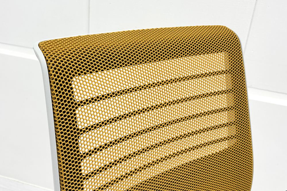 スチールケース シンクチェア 中古 2018年製 Steelcase Think 可動肘 中古オフィス家具 465A300 イエローの画像