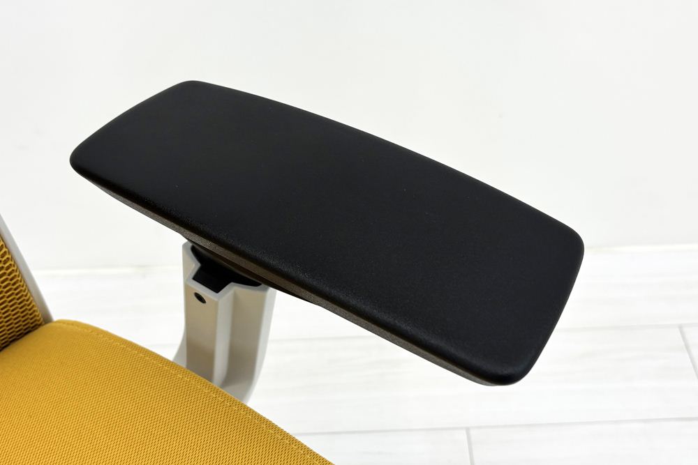 スチールケース シンクチェア 中古 2018年製 Steelcase Think 可動肘 中古オフィス家具 465A300 イエローの画像