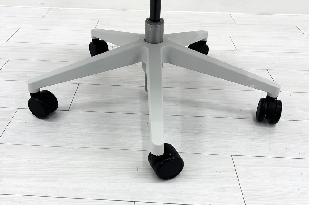 スチールケース シンクチェア 中古 2018年製 Steelcase Think 可動肘 中古オフィス家具 465A300 イエローの画像
