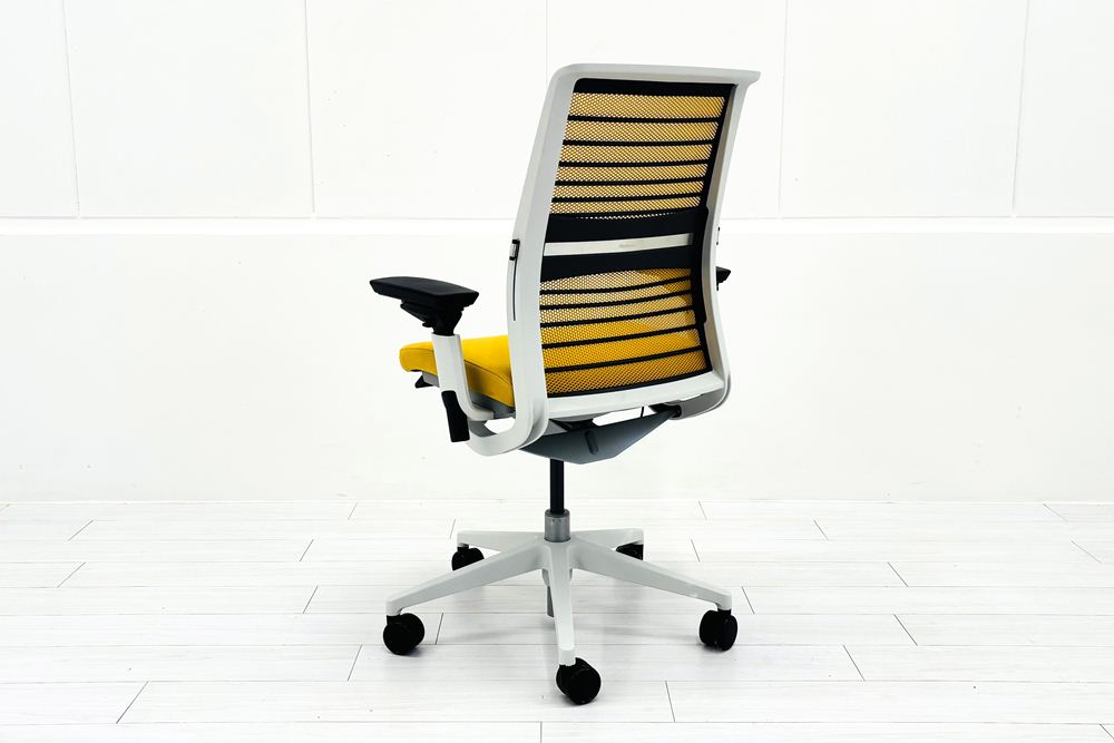 スチールケース シンクチェア 中古 2018年製 Steelcase Think 可動肘 中古オフィス家具 465A300 イエローの画像