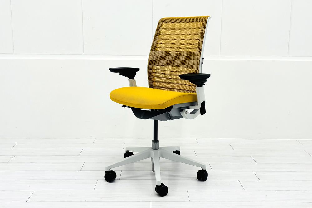 スチールケース シンクチェア 中古 2018年製 Steelcase Think 可動肘 中古オフィス家具 465A300 イエローの画像