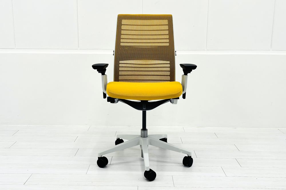 スチールケース シンクチェア 中古 2018年製 Steelcase Think 可動肘 中古オフィス家具 465A300 イエローの画像