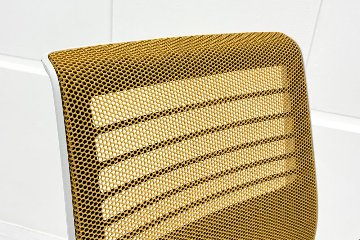 スチールケース シンクチェア 中古 2018年製 Steelcase Think 可動肘 中古オフィス家具 465A300 イエローの画像