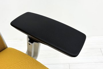 スチールケース シンクチェア 中古 2018年製 Steelcase Think 可動肘 中古オフィス家具 465A300 イエローの画像