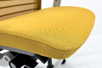 スチールケース シンクチェア 中古 2018年製 Steelcase Think 可動肘 中古オフィス家具 465A300 イエローの画像