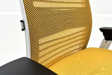 スチールケース シンクチェア 中古 2018年製 Steelcase Think 可動肘 中古オフィス家具 465A300 イエローの画像