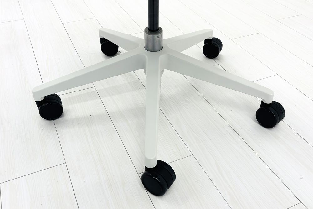 スチールケース シンクチェア 中古 2018年製 Steelcase Think 可動肘 中古オフィス家具 465A300 タンジェリンの画像