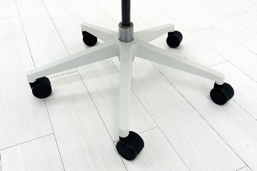 スチールケース シンクチェア 中古 2018年製 Steelcase Think 可動肘 中古オフィス家具 465A300 タンジェリンの画像