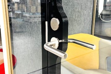 フラメリー 遮音ブース Framery 中古 フルクローズ型ワークブース スチールケース i2i アイ･ツー･アイ 個室防音ブース 中古オフィス家具 2200/1200/2210の画像