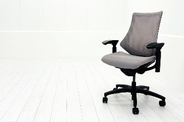 イトーキ エフチェア 2019年製 中古 オフィスチェア ハイバックメッシュ 可動肘 事務椅子 ITOKI 中古オフィス家具 ライトグレーの画像