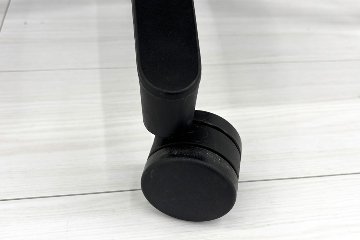 イトーキ エフチェア 2019年製 中古 オフィスチェア ハイバックメッシュ 可動肘 事務椅子 ITOKI 中古オフィス家具 ライトグレーの画像