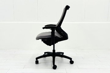 イトーキ エフチェア 2019年製 中古 オフィスチェア ハイバックメッシュ 可動肘 事務椅子 ITOKI 中古オフィス家具 ライトグレーの画像