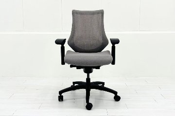 イトーキ エフチェア 2019年製 中古 オフィスチェア ハイバックメッシュ 可動肘 事務椅子 ITOKI 中古オフィス家具 ライトグレーの画像