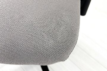 イトーキ エフチェア 2019年製 中古 オフィスチェア ハイバックメッシュ 可動肘 事務椅子 ITOKI 中古オフィス家具 ライトグレーの画像