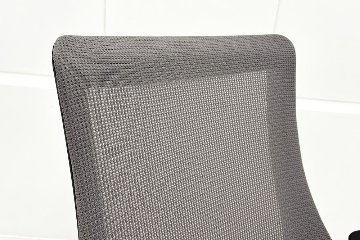 イトーキ エフチェア 2019年製 中古 オフィスチェア ハイバックメッシュ 可動肘 事務椅子 ITOKI 中古オフィス家具 ライトグレーの画像