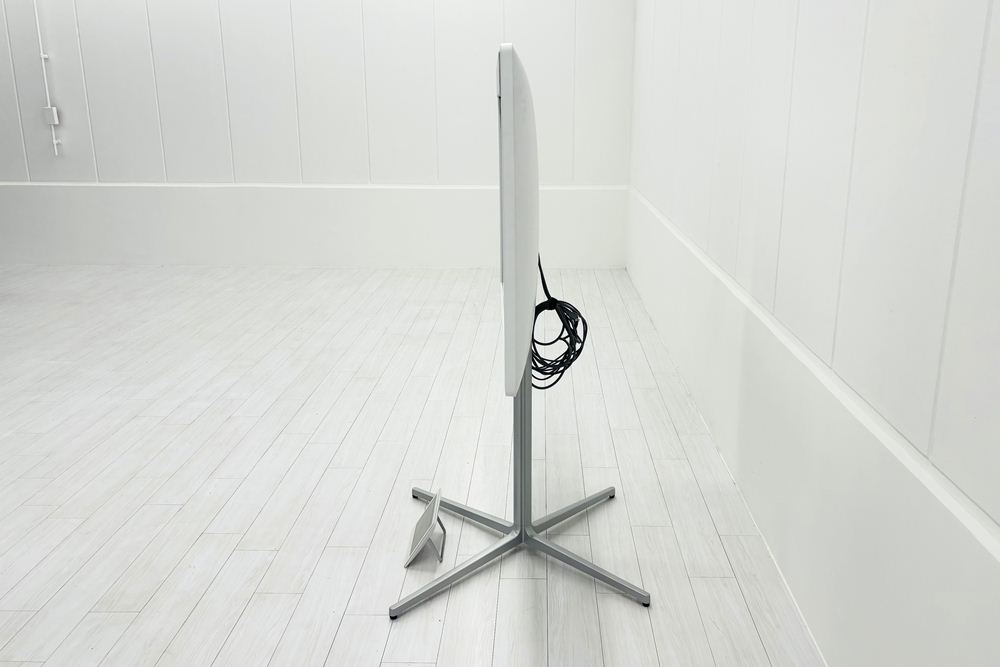 リモート会議 モニター 中古 ビデオ会議システム Cisco Webex Room 55 シスコ 中古オフィス家具 フロアスタンドモデルの画像