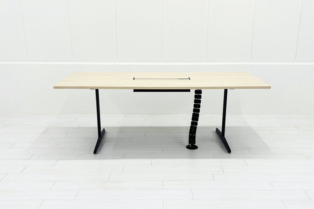 オカムラ ブレスタ 中古 幅2050 小型会議テーブル ミーティングテーブル 会議机 中古オフィス家具 2050/800/720の画像