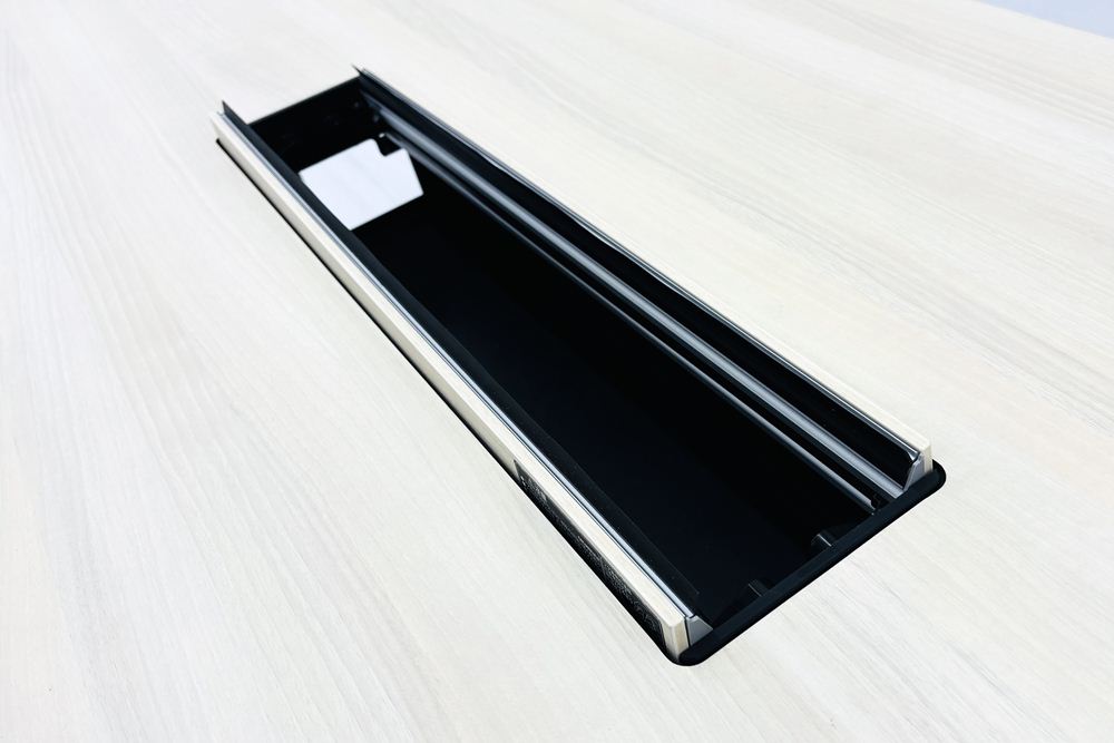 オカムラ ブレスタ 中古 幅2050 小型会議テーブル ミーティングテーブル 会議机 中古オフィス家具 2050/800/720の画像