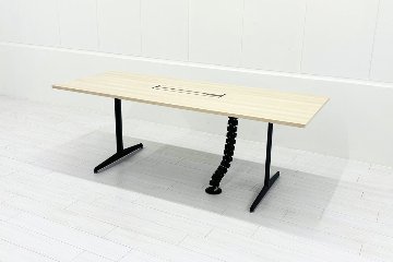 オカムラ ブレスタ 中古 幅2050 小型会議テーブル ミーティングテーブル 会議机 中古オフィス家具 2050/800/720の画像