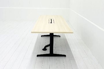 オカムラ ブレスタ 中古 幅2050 小型会議テーブル ミーティングテーブル 会議机 中古オフィス家具 2050/800/720の画像