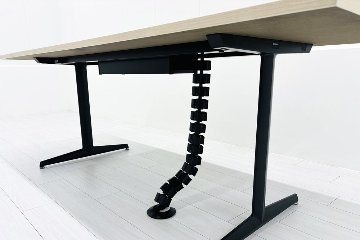 オカムラ ブレスタ 中古 幅2050 小型会議テーブル ミーティングテーブル 会議机 中古オフィス家具 2050/800/720の画像