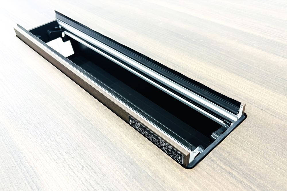 【ポリッシュ脚ピカピカ磨き有！】オカムラ ラティオ 中古 大型会議テーブル 幅6000 ミーティングテーブル 舟形天板 中古オフィス家具 6000/1200/720の画像