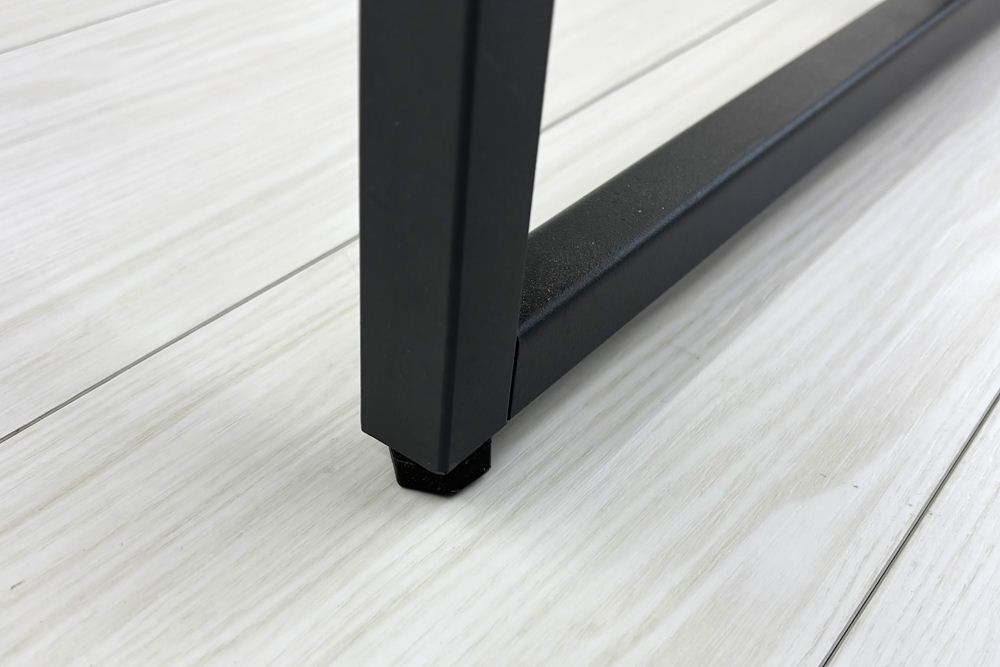 オカムラ ソリスト SOLISTE 平机 中古 中古オフィス家具 事務机 1200/450/720 ラスティックパイン/ダークグレーの画像