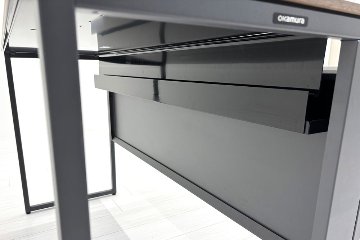 オカムラ ソリスト SOLISTE 平机 中古 中古オフィス家具 事務机 1200/450/720 ラスティックパイン/ダークグレーの画像
