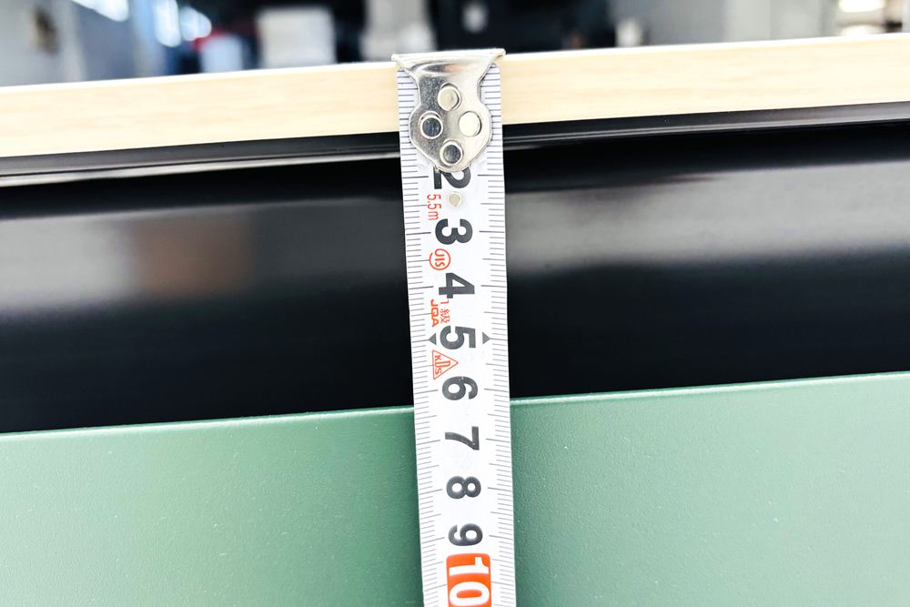 オカムラ ソリスト SOLISTE 平机 中古 中古オフィス家具 事務机 1200/450/720 プライズウッドライト/ダークグリーンの画像