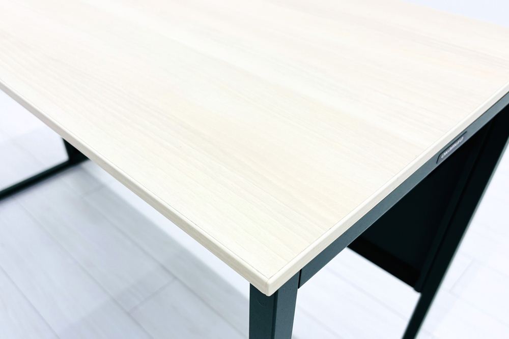 オカムラ ソリスト SOLISTE 平机 中古 中古オフィス家具 事務机 1200/450/720 プライズウッドライト/ダークグリーンの画像