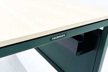 オカムラ ソリスト SOLISTE 平机 中古 中古オフィス家具 事務机 1200/450/720 プライズウッドライト/ダークグリーンの画像