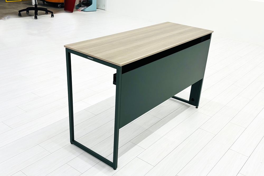 オカムラ ソリスト SOLISTE 平机 中古 中古オフィス家具 事務机 1200/450/720 プライズウッドミディアム/ダークグリーンの画像