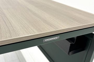オカムラ ソリスト SOLISTE 平机 中古 中古オフィス家具 事務机 1200/450/720 プライズウッドミディアム/ダークグリーンの画像