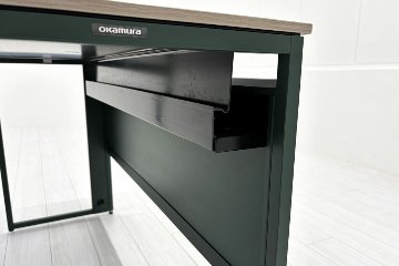 オカムラ ソリスト SOLISTE 平机 中古 中古オフィス家具 事務机 1200/450/720 プライズウッドミディアム/ダークグリーンの画像