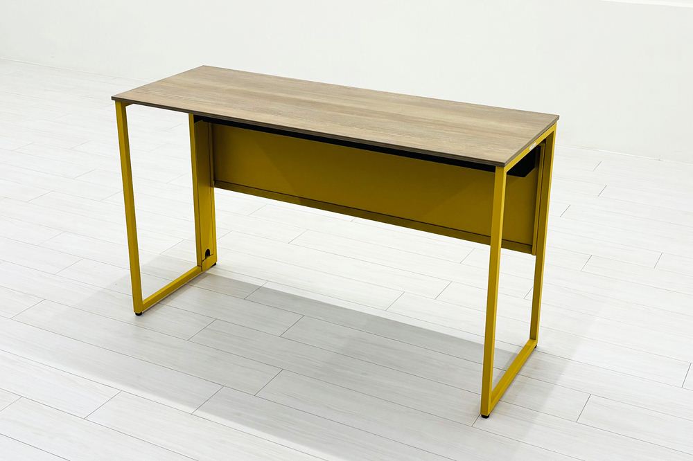 オカムラ ソリスト SOLISTE 平机 中古 中古オフィス家具 事務机 1200/450/720 チョークドエルム/イエローの画像