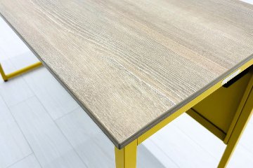 オカムラ ソリスト SOLISTE 平机 中古 中古オフィス家具 事務机 1200/450/720 チョークドエルム/イエローの画像