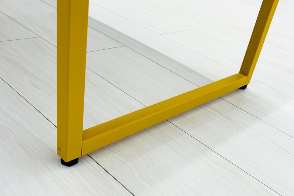 オカムラ ソリスト SOLISTE 平机 中古 中古オフィス家具 事務机 1200/450/720 ラスティックパイン/イエローの画像