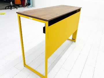 オカムラ ソリスト SOLISTE 平机 中古 中古オフィス家具 事務机 1200/450/720 ラスティックパイン/イエローの画像