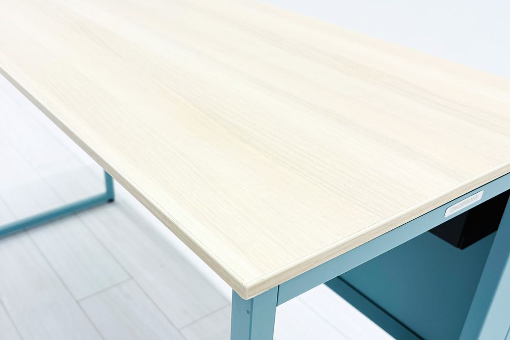 オカムラ ソリスト SOLISTE 平机 中古 中古オフィス家具 事務机 1200/450/720 プライズウッドライト/セージの画像