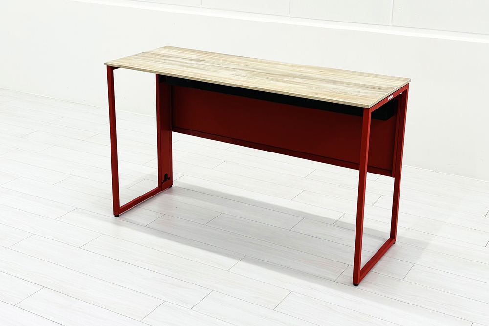 オカムラ ソリスト SOLISTE 平机 中古 中古オフィス家具 事務机 1200/450/720 プライズウッドライト/オレンジレッドの画像