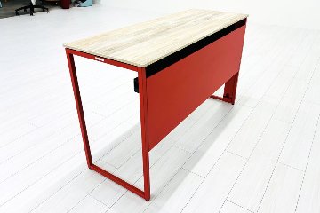 オカムラ ソリスト SOLISTE 平机 中古 中古オフィス家具 事務机 1200/450/720 プライズウッドライト/オレンジレッドの画像