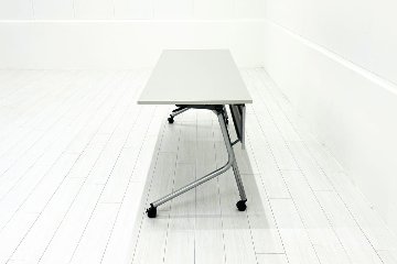 オカムラ ネスティア 中古 フォールディングテーブル ミーティングテーブル 折りたたみテーブル 中古オフィス家具 1800/600/700の画像
