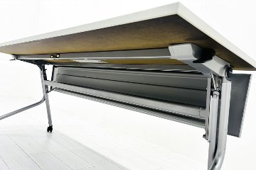 オカムラ ネスティア 中古 フォールディングテーブル ミーティングテーブル 折りたたみテーブル 中古オフィス家具 1800/600/700の画像