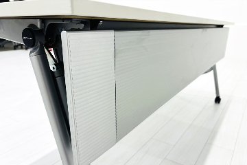 オカムラ ネスティア 中古 フォールディングテーブル ミーティングテーブル 折りたたみテーブル 中古オフィス家具 1800/600/700の画像