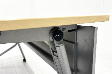 オカムラ ネスティア 中古 フォールディングテーブル ミーティングテーブル 折りたたみテーブル 中古オフィス家具 1500/600/700の画像