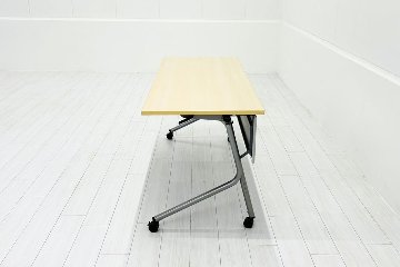 オカムラ ネスティア 中古 フォールディングテーブル ミーティングテーブル 折りたたみテーブル 中古オフィス家具 1500/600/700の画像