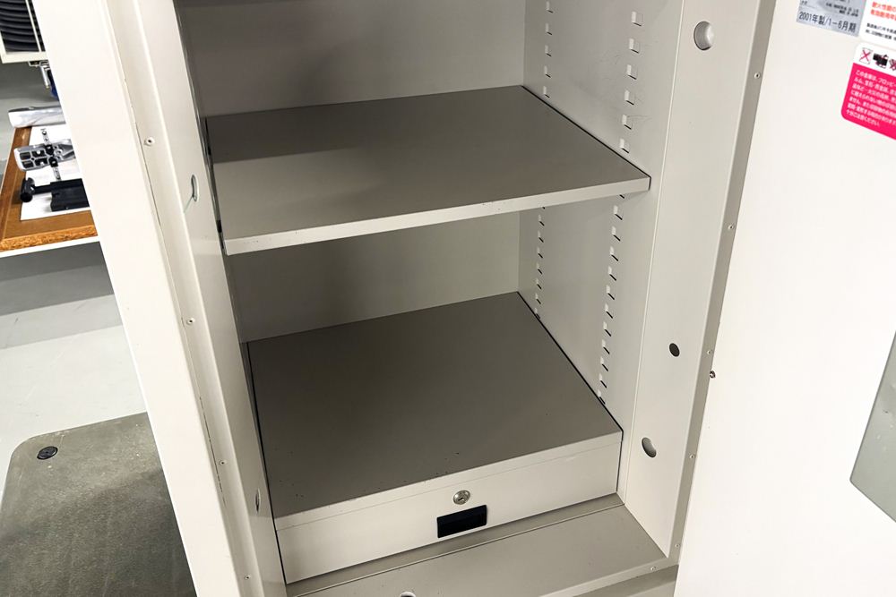コクヨ ダイヤル式 オフィス用耐火金庫 カギ付き 中古 中古オフィス家具 業務用耐火金庫 650/650/1040の画像
