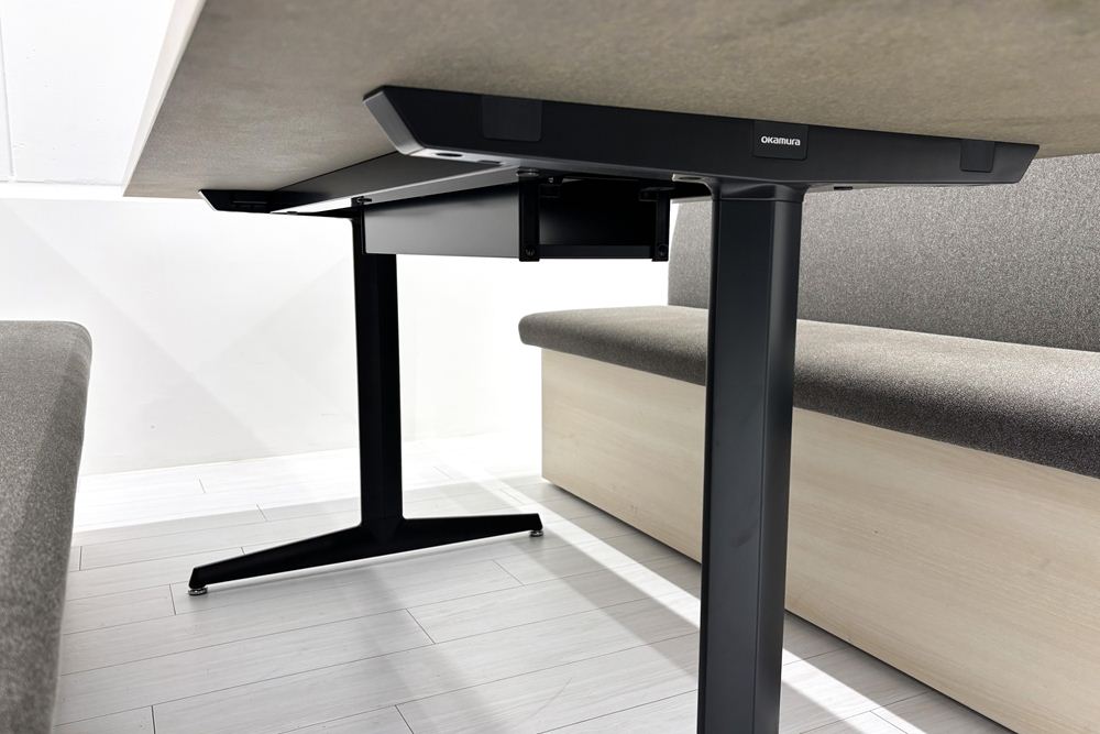 【3点セット】 対面ブース ファミレスソファ オカムラ ブレスタ 中古 ミーティングブース 中古オフィス家具 バックパネル付きの画像