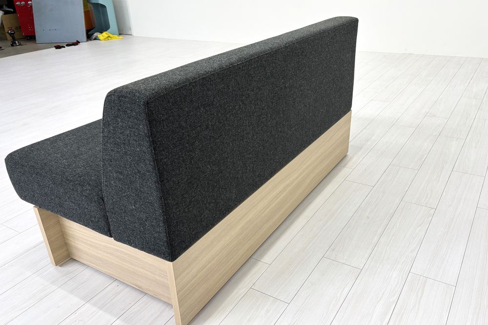 コクヨ デイズオフィス ワイヤードソファー 中古 デイズバウンダリー 3Pソファ DAYS OFFICE 中古オフィス家具 1500/740/730 グレーの画像